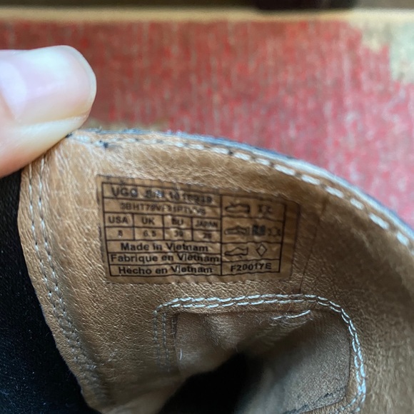 UGG Australia Black Leather Boots - Picture 13 of 13